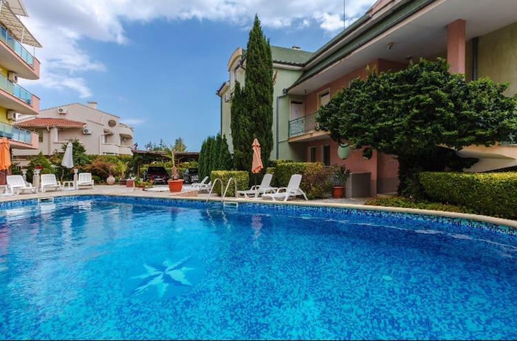 Duplex Apartments Sveti Vlas Bagian luar foto